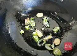 Illustration of how to make scrambled eggs with fresh mushrooms 7