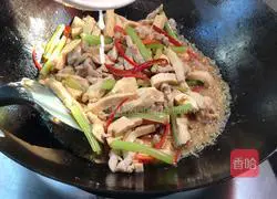 Illustration of how to make fried shredded pork with dried celery and fragrant 16