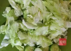 Illustration of how to make scrambled egg salad 2