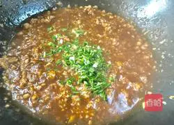 Illustration of how to make minced meat and fresh tea tree mushrooms 16