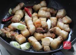 Illustration of how to make braised pork 7