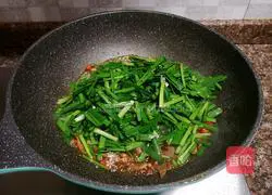 Illustration of how to stir-fry pork liver with leeks 12