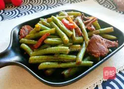 Illustration of how to make fried green beans with meat 8