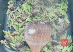 Illustration of how to make fried beef with celery 10