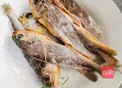 Illustration of how to cook small yellow croaker with tofu 3