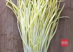 Illustration of how to make shredded pork and garlic yellow 3