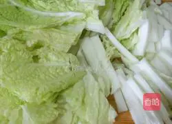 Illustration of how to make cabbage, pork and soybean stew 1