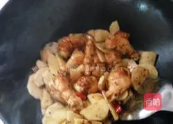 Illustration of how to cook chicken legs and potatoes 5