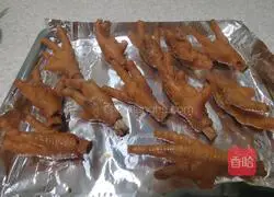 Illustration of how to make braised chicken feet 7