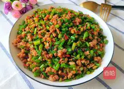 Illustration of how to stir-fry minced meat with chives and moss 19