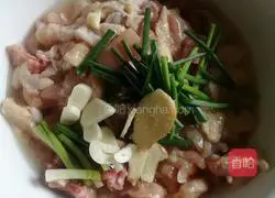 Illustration of how to make spicy chicken diced 3