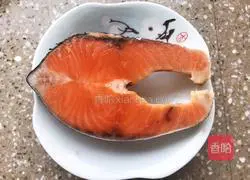 Illustration of how to make pan-fried salmon 1