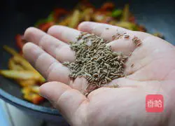 Illustration of how to stir-fry octopus with onions 9