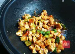 Illustration of how to make diced chicken in sauce 8