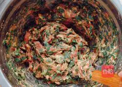 Illustration of how to make leek and pork dumplings 5