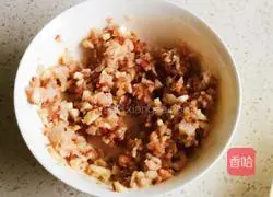 Illustration of how to make shrimp and mushroom egg rolls 5