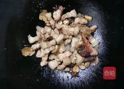 Illustration of how to make hawthorn braised pork 4