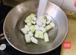 Illustration of how to make braised beef brisket and stewed winter melon in casserole 3