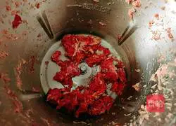 Illustration of how to stir-fry beef brisket with green beans 9