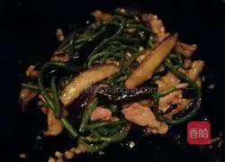 Illustration of how to make eggplant horn love 8