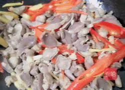 Chili stir-fry Illustration of how to make duck kidney 6