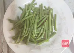 Illustration of how to make fried meat with garlic moss 2