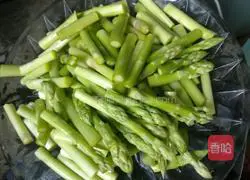  Illustration of how to make asparagus and fried shrimps 2