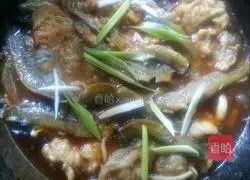 Illustration of how to make a basin of river fresh food 13