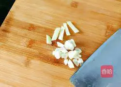 Illustration of how to make stir-fried spring leeks and shrimps 7