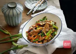 Stir-fried pig with garlic moss Illustration of how to practice the heart 9