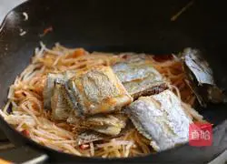 Illustration of how to make radish ribbon fish 10