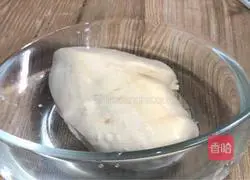 Illustration of how to make spicy shredded chicken 10