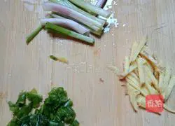 Illustration of how to make steamed crucian carp 4