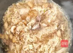 Illustration of how to make sauerkraut and pork stewed vermicelli 7