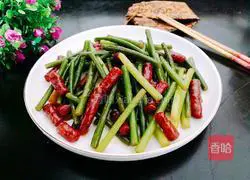 Illustration of how to make fried sausage with garlic sprouts 15