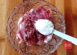 Illustration of how to make onion and potato slices 4