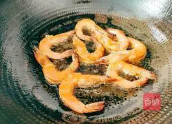 Illustration of braised prawns in oil 9