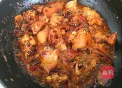 Illustration of how to cook pig's trotters with soybeans 10