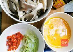 Illustration of how to make scrambled eggs with mushrooms 1