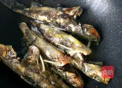 Illustration of braised yellow catfish 6