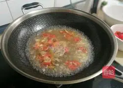 Illustration of how to make tomato pot paste 12