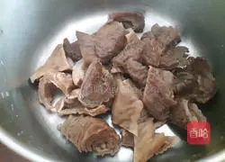 Illustration of how to make stir-fried pork sausage 1