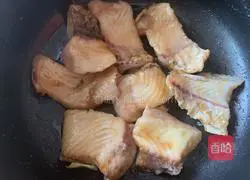 Illustration of how to make fried fish cubes with green pepper 8