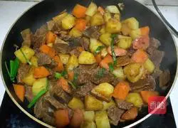 Illustration of Beef Stewed with Potatoes 11