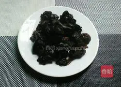 Illustration of how to make fried meat with yam and fungus 5