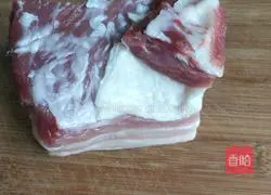 Illustration of how to make pork with pickles and vegetables 1