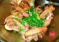 Illustration of how to make garlic shrimp 13