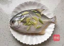 Illustration of how to make steamed golden pomfret 3