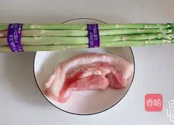 Illustration of how to make asparagus and stir-fried meat 1