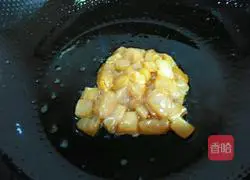 Illustration of how to make stir-fried diced chicken with colorful vegetables 4